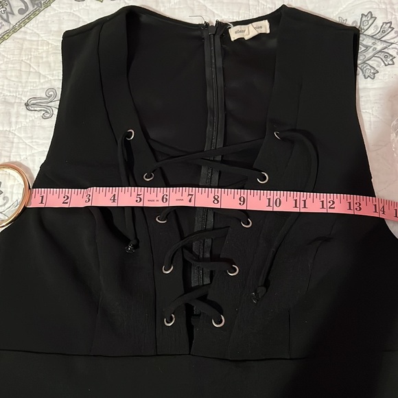 UO Lace-Up Romper - Picture 5 of 6